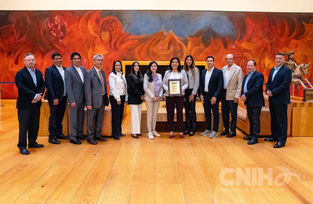 Entrega de reconocimiento CNIH